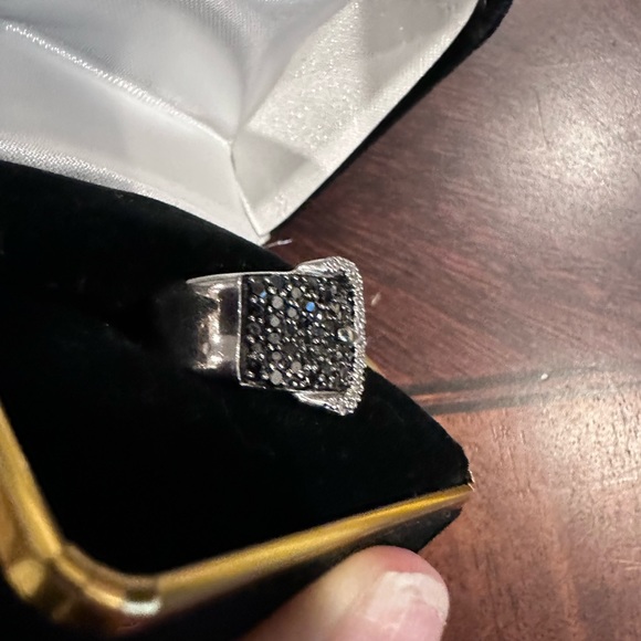 Black and white diamond buckle ring. - Picture 4 of 7